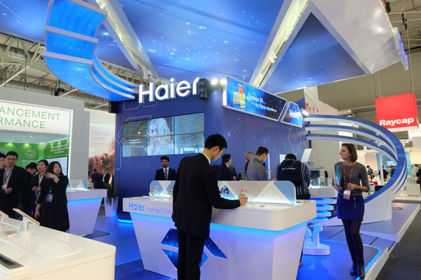 Haier showcases smart watch at Barcelona Congress