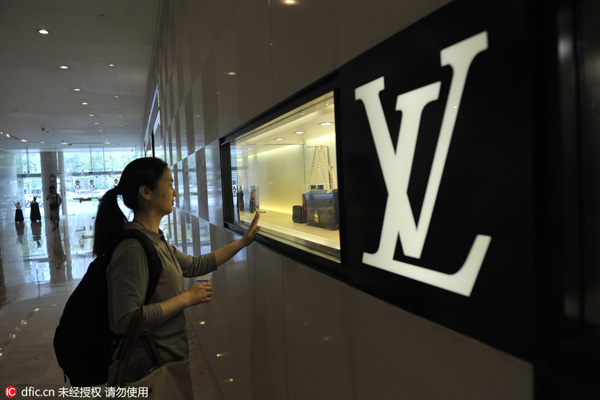 China's luxury market slides 2% to 113b yuan in 2015