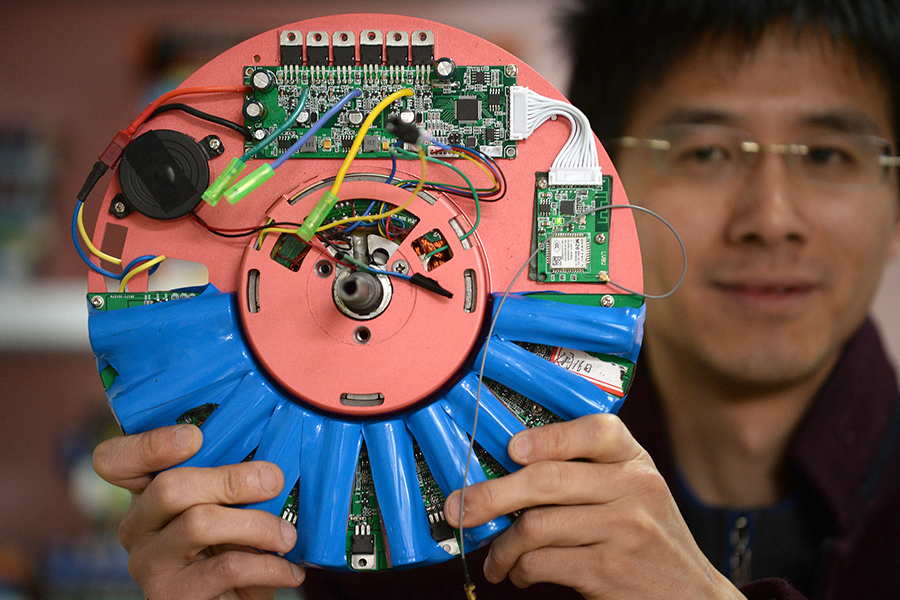 Young people invent bicycle wheel hub charger