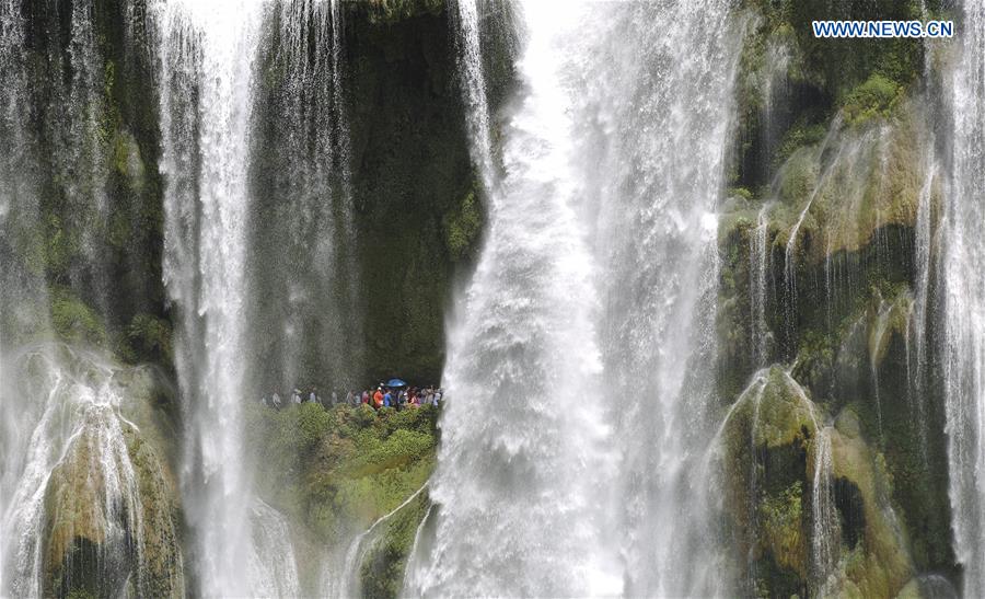Huangguoshu Waterfall enters tourism peak time