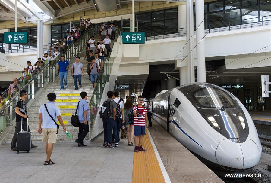 New railway station for high-speed rails opens in Xinjiang