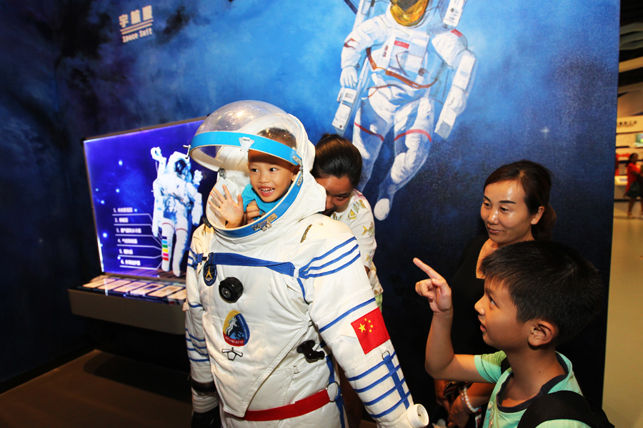 Children explore science and technology at museum in Guangdong