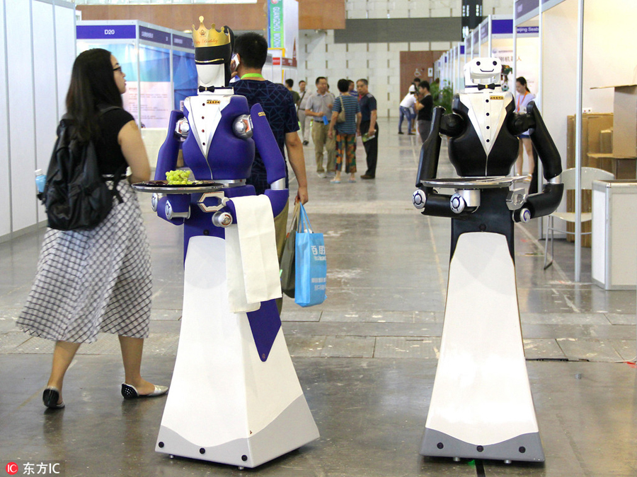 Beautiful, smart robots shine at expo in Nanjing