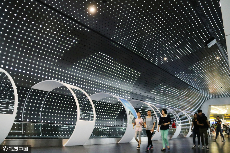 'Space-Time Tunnel' opens in Guangzhou airport