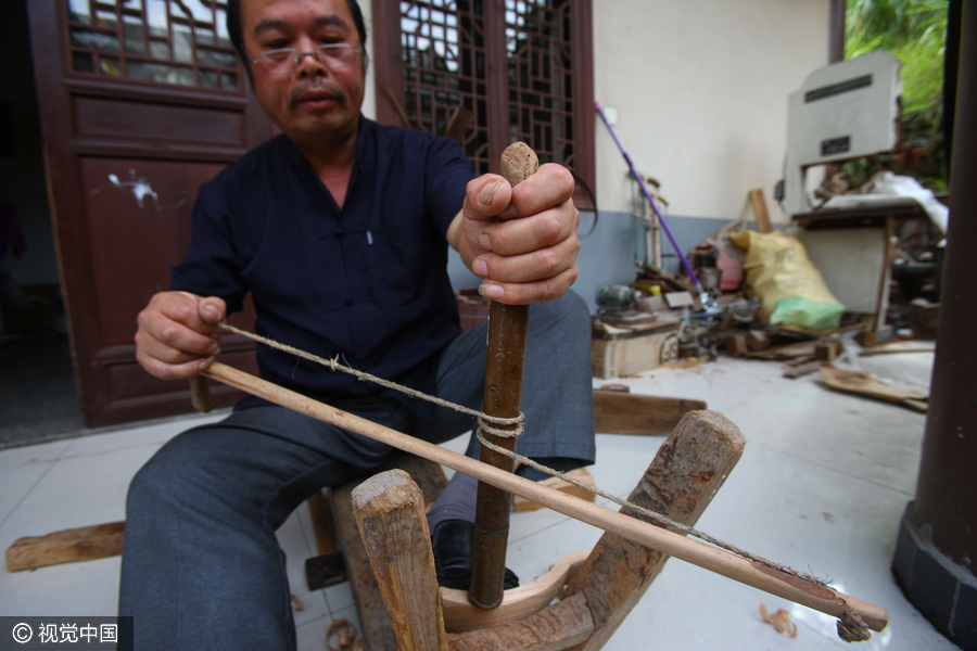 Hand-carved buckets face possible extinction in Zhejiang