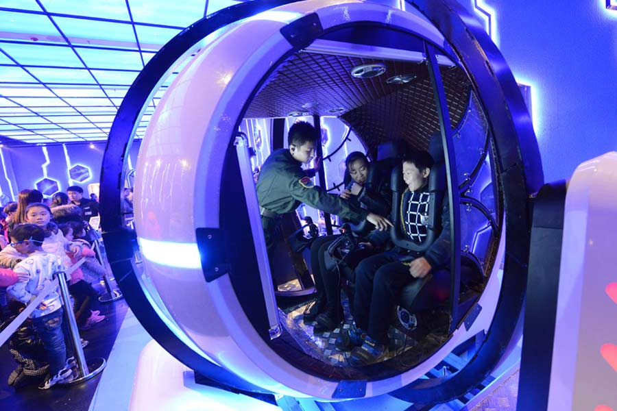 Young visitors astonished by space experience in Zhengzhou