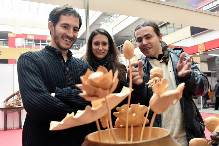 Frenchman engrossed by Dongyang wood carving