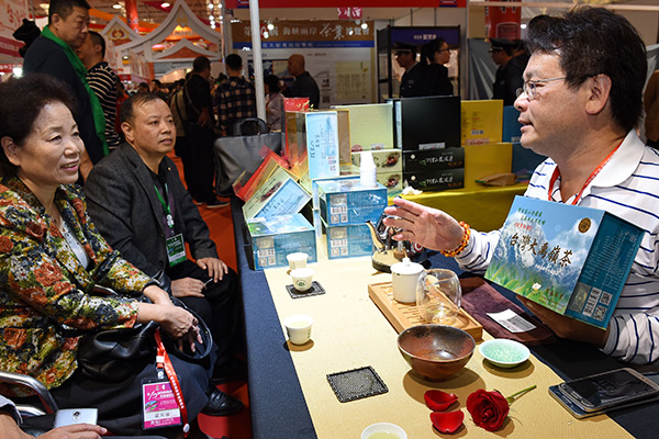 Taiwan's glorious Oolong tea merchants aim for mainland