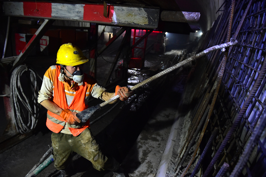 China's first undersea subway tunnel taking shape