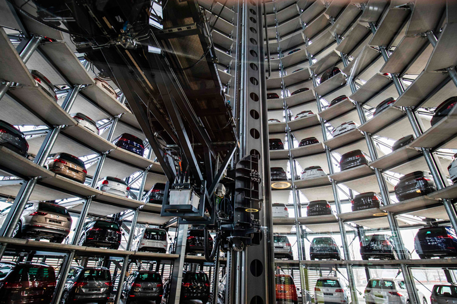 Breathtaking twin glass car towers in Germany