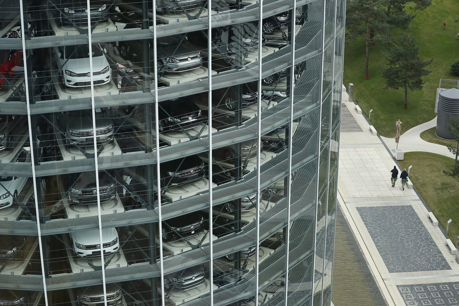 Breathtaking twin glass car towers in Germany