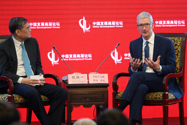 Apple boss says Europe and US way behind China on mobile payment