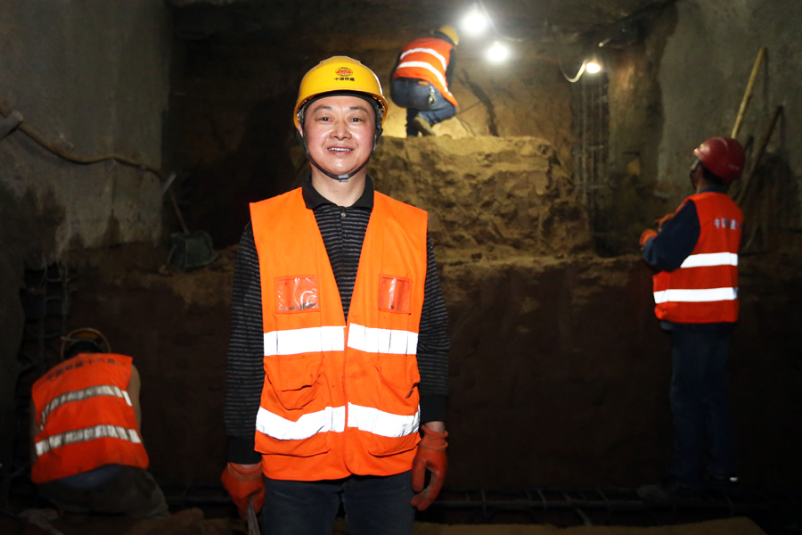 Beijing subway: Man behind the scenes