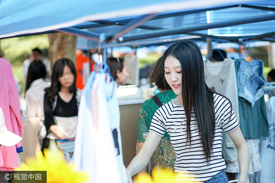 University flea markets popular during graduation season