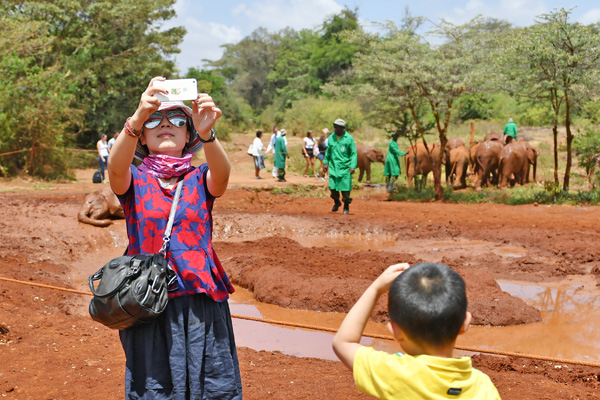 Αποτέλεσμα εικόνας για Tourists in Africa