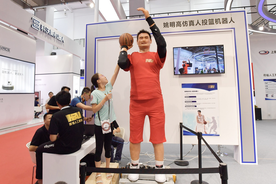 Highlights of WRC: Robots shooting hoops and changing face masks