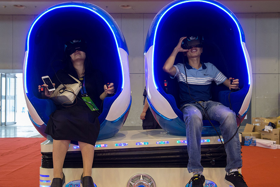 Nanjing expo showcases VR, robot, cloud technology