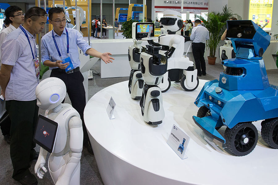 Nanjing expo showcases VR, robot, cloud technology