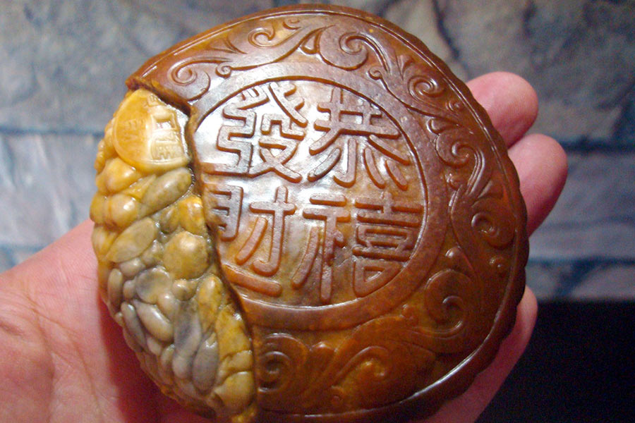 Gold and silver mooncakes look more alluring than real ones