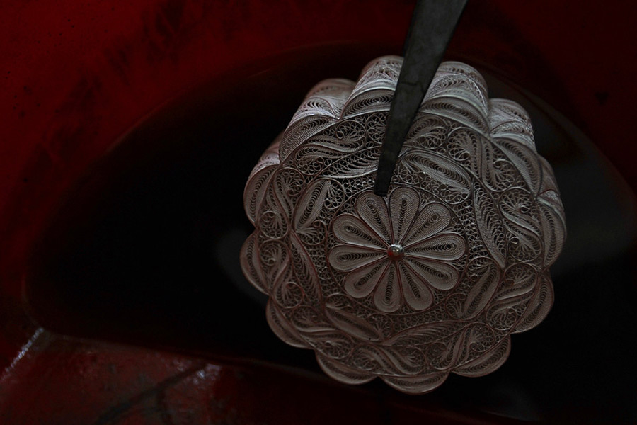 Hand-made silver mooncakes eagerly sought at market