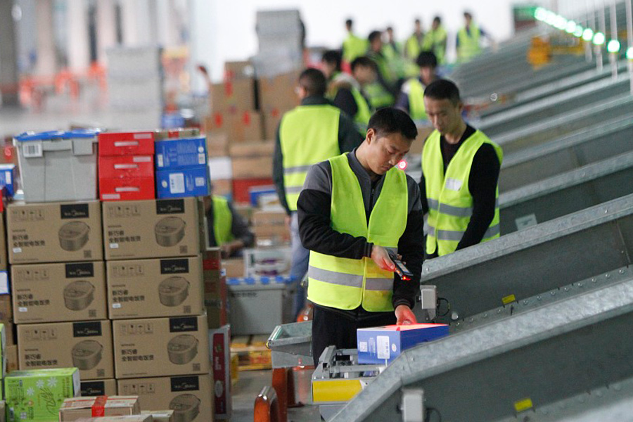 Walking into e-commerce giants' intelligent warehouses