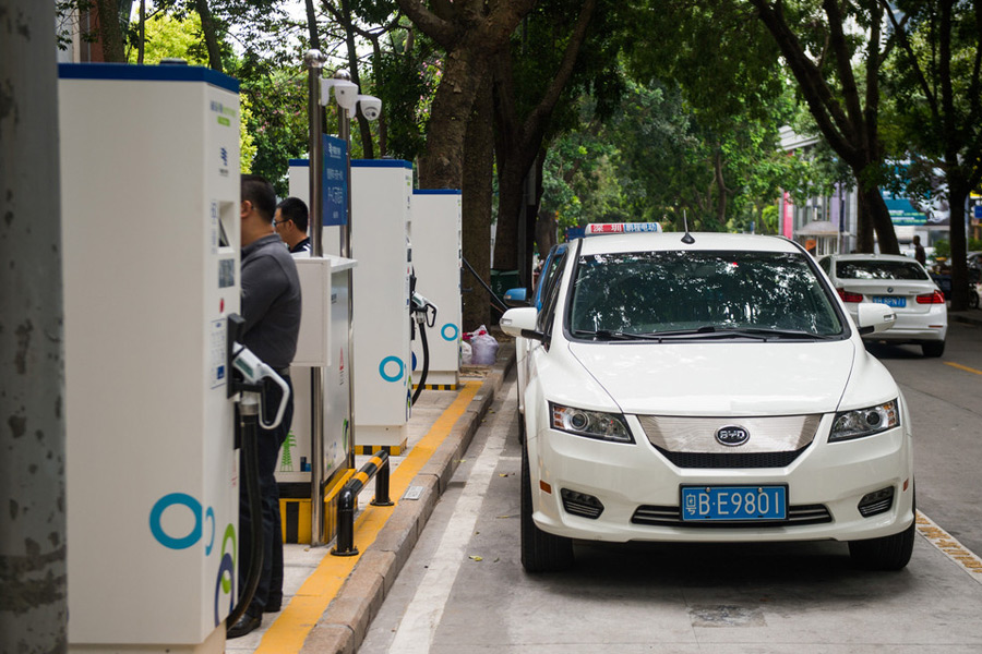 Roadside parking with EV charging launches in Shenzhen