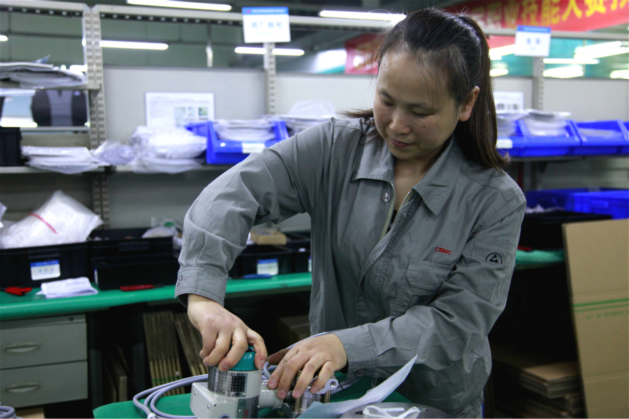 Craftsman of Great Powers: Female technician crafts new path
