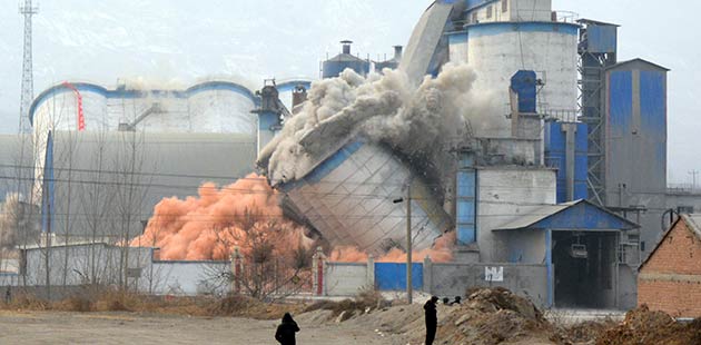 China proceeds with caution on growth