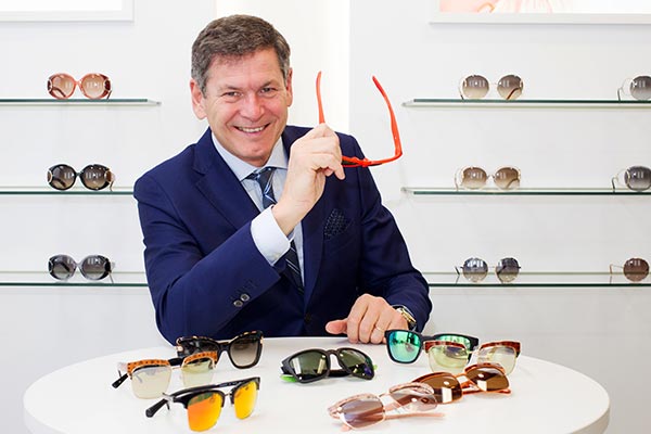 Eyewear veteran sees future in Google Glass