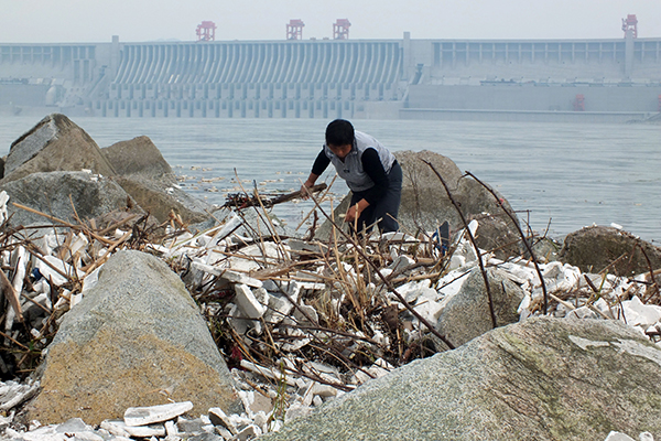 Rivers bring livelihood to workers in central China