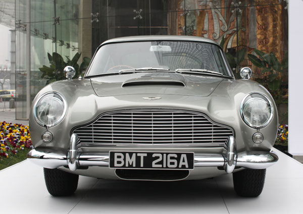 Bond's Aston Martin DB5 stars at Detroit auto show