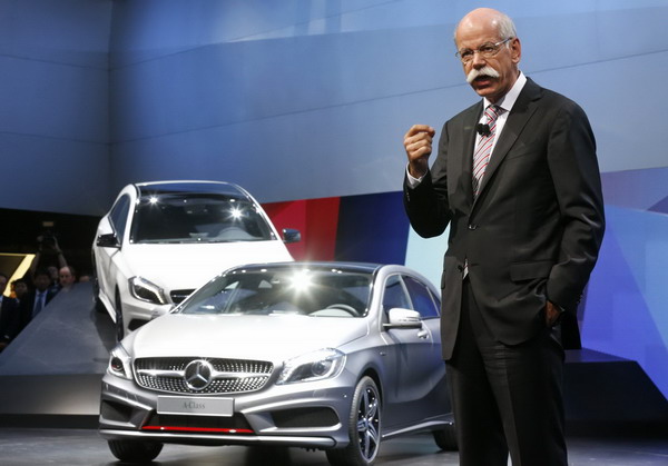 Daimler gives CEO Zetsche 3 more yrs to chase rivals