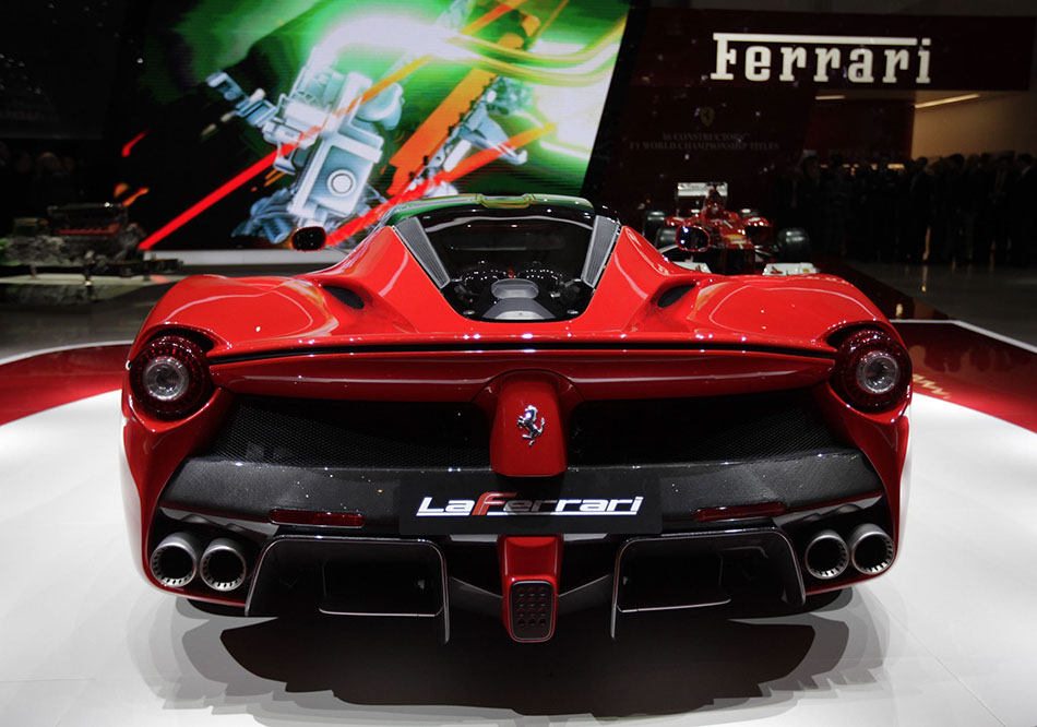 New LaFerrari hybrid debuts at Geneva auto show