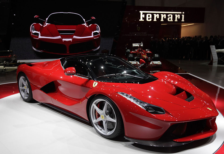 New LaFerrari hybrid debuts at Geneva auto show