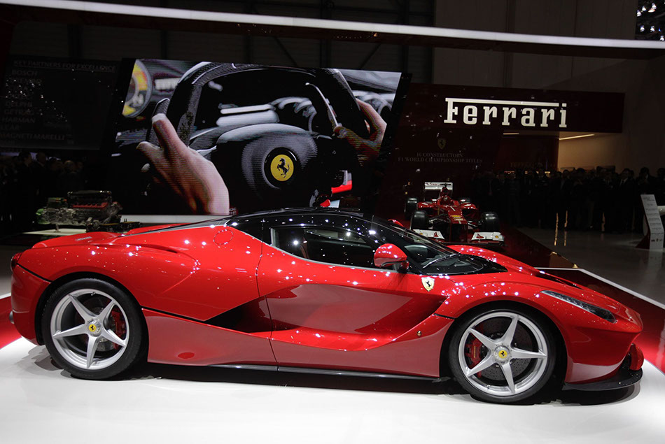 New LaFerrari hybrid debuts at Geneva auto show