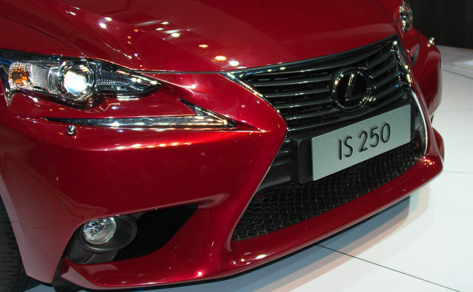 Lexus launches new IS250 at Shanghai auto show 2013