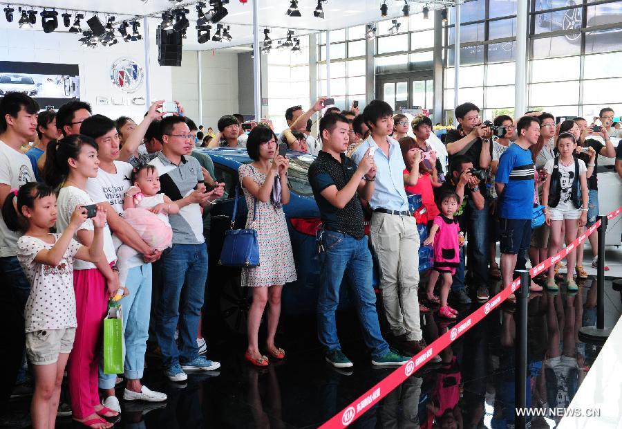 Auto show opens with much fanfare in Xi'an