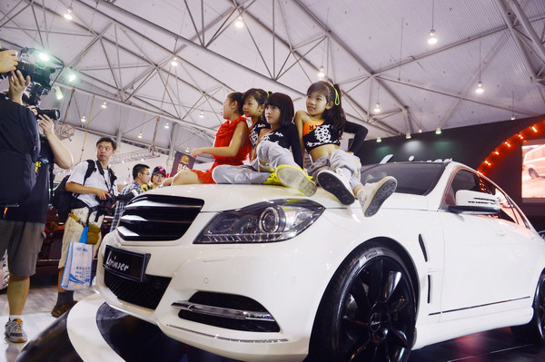 From Altos to Benzes: Chengdu locals trade up