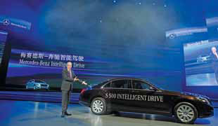 Mercedes S 500 Intelligent Drive can drive itself