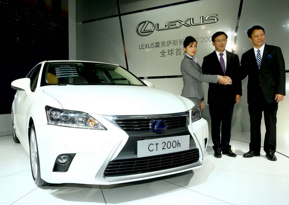 Luxury cars dazzle at Auto Guangzhou 2013