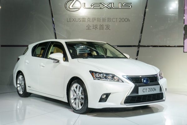 Lexus new hybrid hatch CT200h world premiere