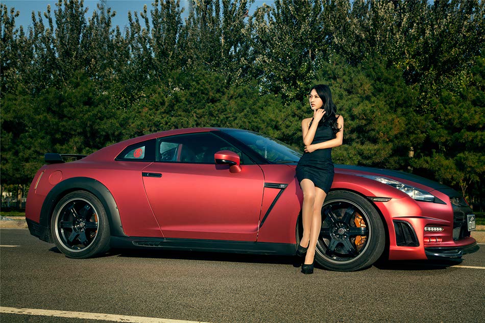 Model Wang Junyu with tuned-up Nissan GT-R