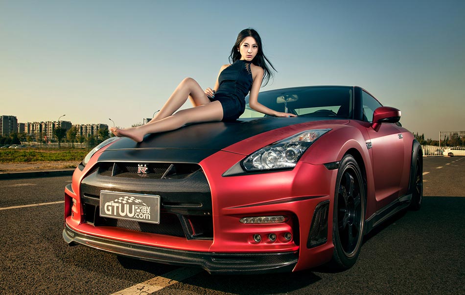Model Wang Junyu with tuned-up Nissan GT-R