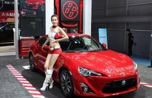Hot girls at Geneva Motor Show 2014