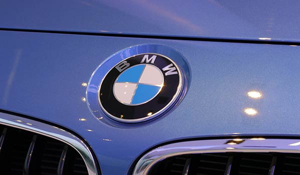 BMW finance chief sees risks to Russian business