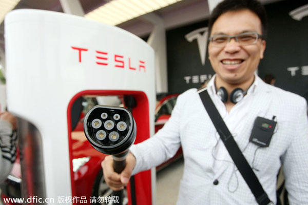 Tesla draws big names in drive for sales