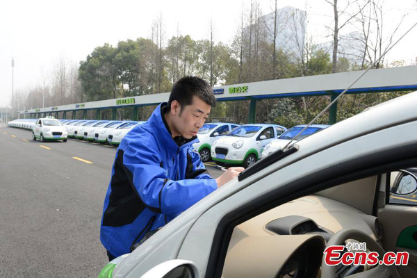 Hangzhou promotes 'mini bus' rental service