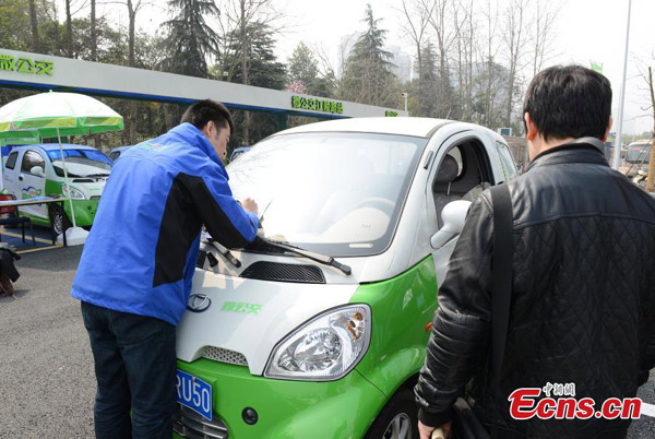 Hangzhou promotes 'mini bus' rental service