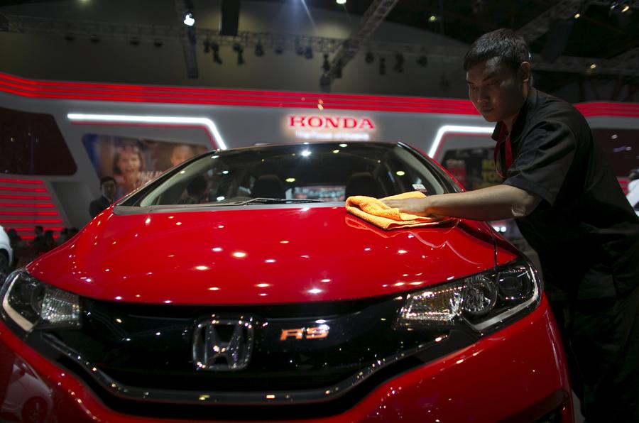 Cars attract vistors to Indonesia motor show