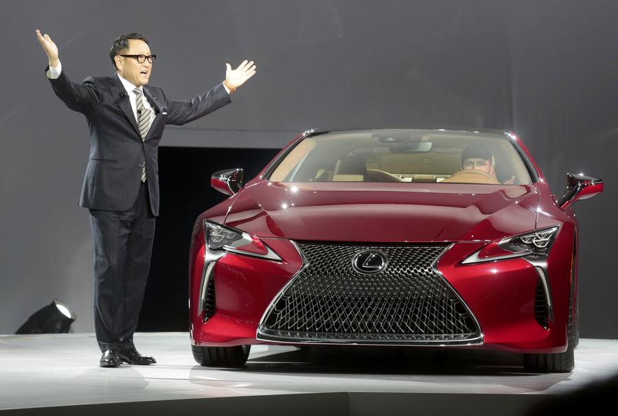 Execs introduce new models at Detroit Auto Show